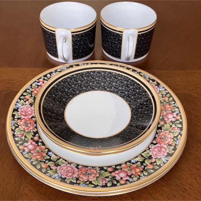 WEDGWOOD(ウェッジウッド)の【レア美品】ウェッジウッド★クリオ・ブラックダマスク★トリオ　ペア インテリア/住まい/日用品のキッチン/食器(食器)の商品写真