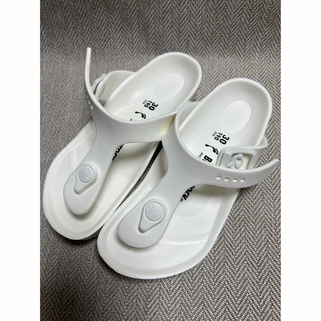 BIRKENSTOCK(ビルケンシュトック)の70％オフ！！新品19cm/30◇ビルケンシュトック  Gizeh EVA◇  キッズ/ベビー/マタニティのキッズ靴/シューズ(15cm~)(サンダル)の商品写真