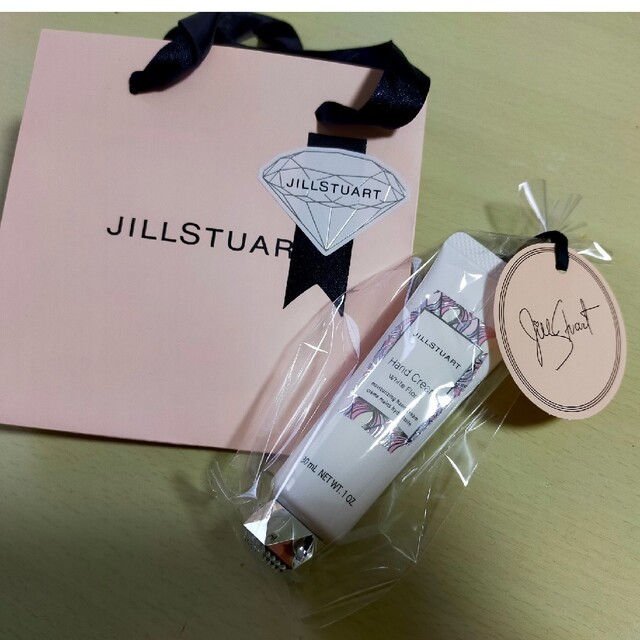 JILLSTUART(ジルスチュアート)のJILLSTUARTのハンドクリーム ホワイトフローラル コスメ/美容のボディケア(ハンドクリーム)の商品写真