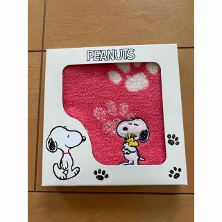 スヌーピー(SNOOPY)の【新品未使用品】スヌーピー　タオル　ピンク　ハンカチ(ハンカチ)