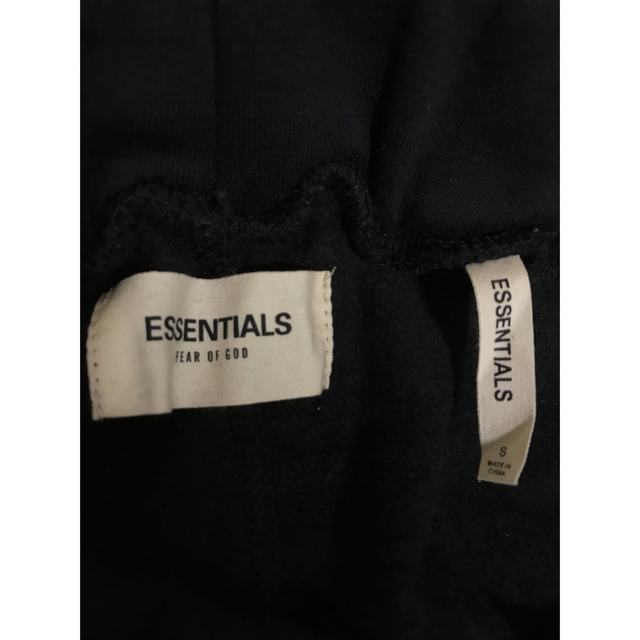 FEAR OF GOD(フィアオブゴッド)の新品ESSENTIALS エッセンシャルズ サイドストライプパンツ ブラック S メンズのパンツ(その他)の商品写真