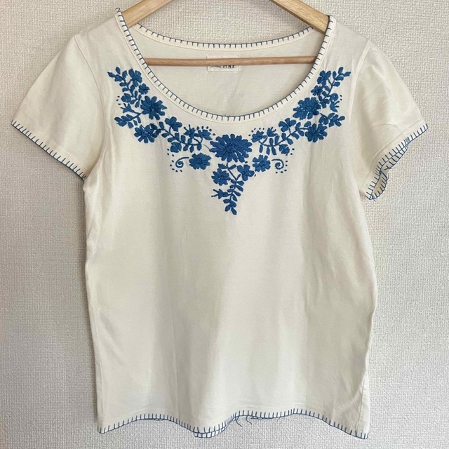 titicaca(チチカカ)のチチカカ🌷刺繍Ｔシャツ レディースのトップス(Tシャツ(半袖/袖なし))の商品写真