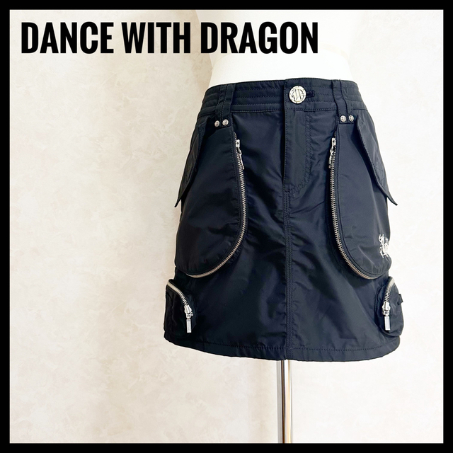 Dance With Dragon(ダンスウィズドラゴン)の【美品】ダンスウィズドラゴン ゴルフスカート 1 ブラック　防風　タイト　刺繍 スポーツ/アウトドアのゴルフ(ウエア)の商品写真