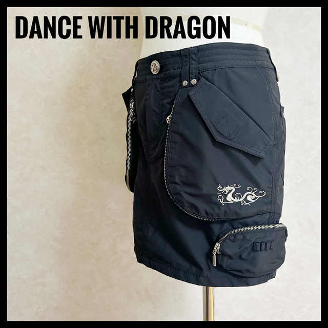 Dance With Dragon(ダンスウィズドラゴン)の【美品】ダンスウィズドラゴン ゴルフスカート 1 ブラック　防風　タイト　刺繍 スポーツ/アウトドアのゴルフ(ウエア)の商品写真
