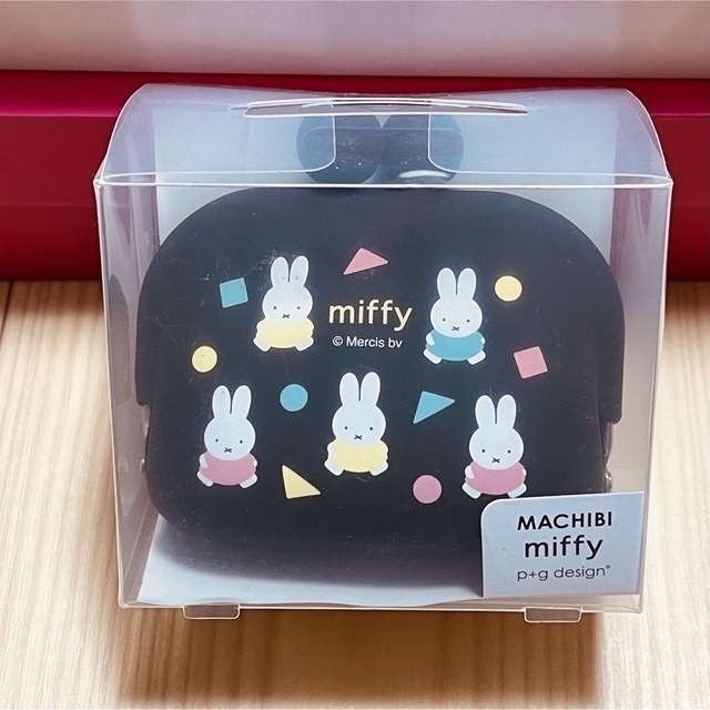 【新品未使用】シリコンポーチ【miffy】 エンタメ/ホビーのおもちゃ/ぬいぐるみ(キャラクターグッズ)の商品写真