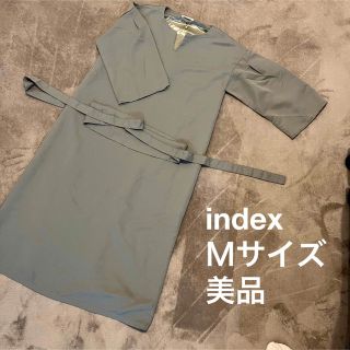 インデックス(INDEX)の美品 インデックス INDEX Ｍサイズ 半袖ワンピース カーキ色 ウエスト紐付(ロングワンピース/マキシワンピース)