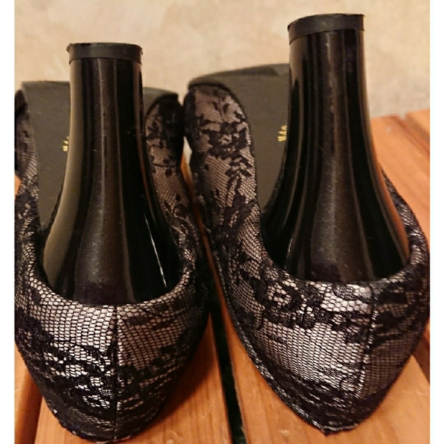 美品 黒レース パンプス 25cm 華やか レディースの靴/シューズ(ハイヒール/パンプス)の商品写真