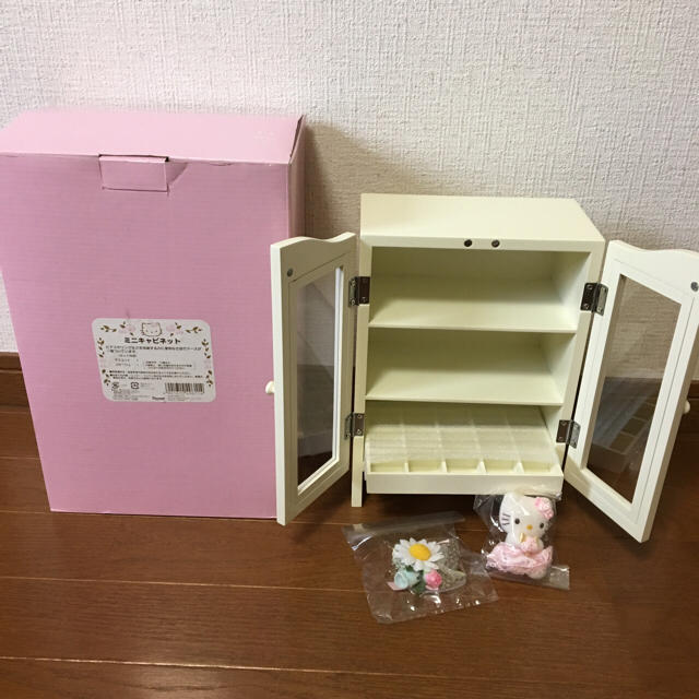 サンリオ(サンリオ)のmiimi1107様専用！新品！未使用‼︎ キティ ミニキャビネット エンタメ/ホビーのおもちゃ/ぬいぐるみ(キャラクターグッズ)の商品写真