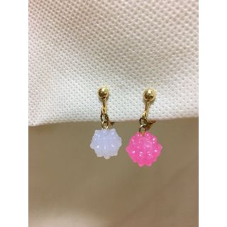 イヤリング　揺れる　ピンク　ホワイト　プラスチック(イヤリング)