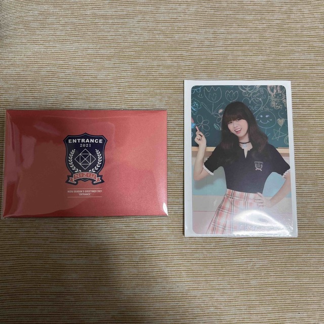 NiziU(ニジュー)のniziu シーグリ 学生証 リク エンタメ/ホビーのCD(K-POP/アジア)の商品写真