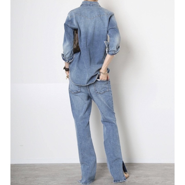 DEUXIEME CLASSE(ドゥーズィエムクラス)の新品未使用★MUSE ドゥーズィエムクラス【SURT/サート】DENIM シャツ レディースのトップス(シャツ/ブラウス(長袖/七分))の商品写真