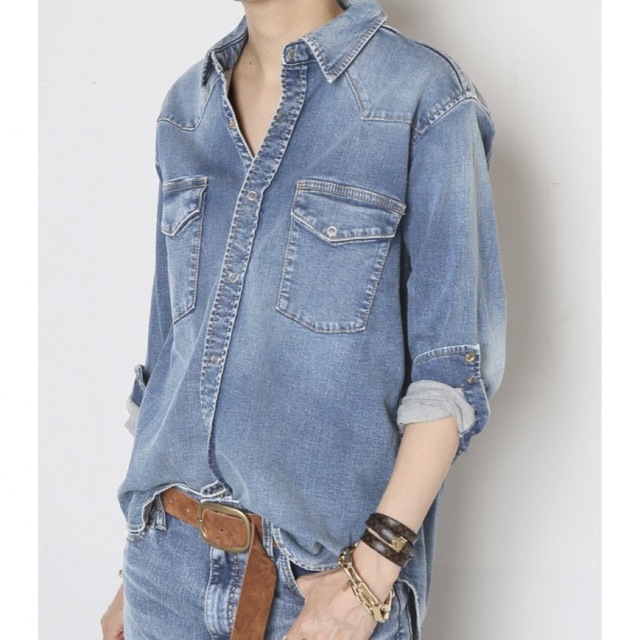 DEUXIEME CLASSE(ドゥーズィエムクラス)の新品未使用★MUSE ドゥーズィエムクラス【SURT/サート】DENIM シャツ レディースのトップス(シャツ/ブラウス(長袖/七分))の商品写真