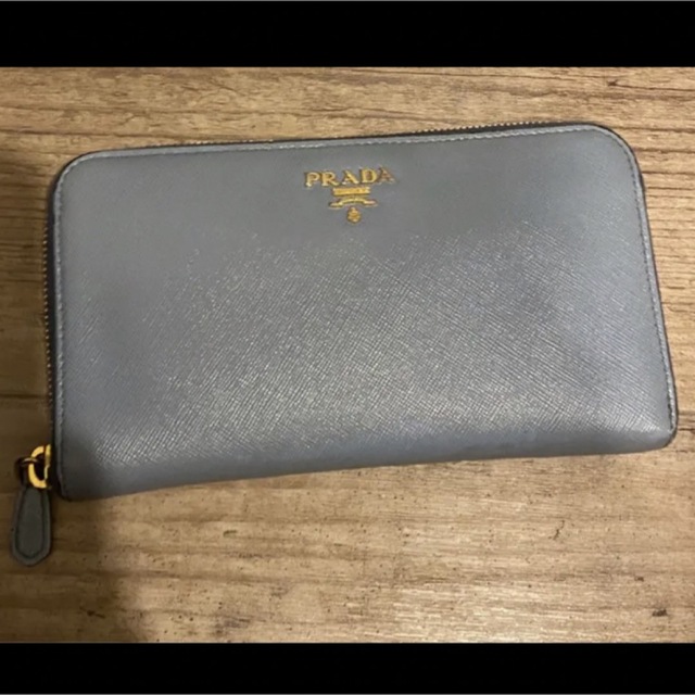 プラダ サフィアーノレザー ラウンドジップウォレット-