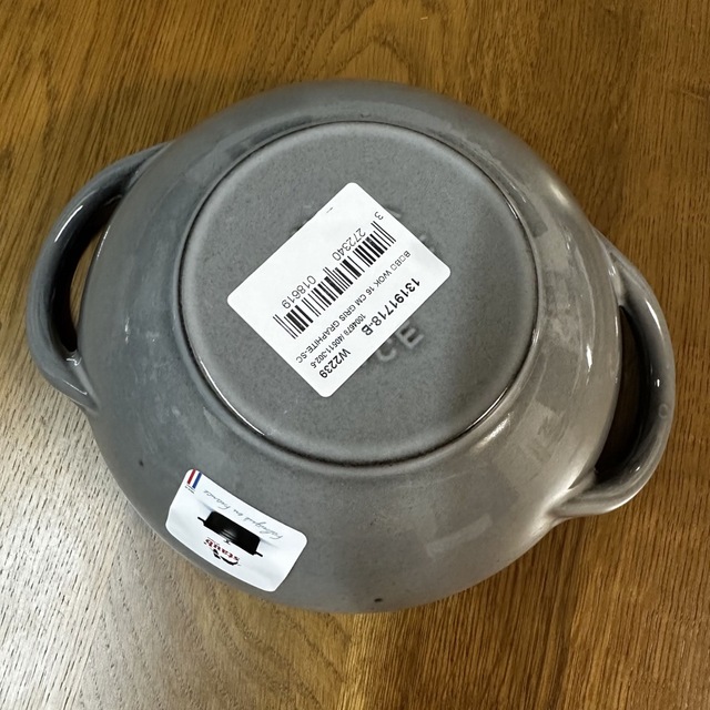 STAUB(ストウブ)の新品16cmストウブ ベビーウォック グレー　staub ココット　Black インテリア/住まい/日用品のキッチン/食器(鍋/フライパン)の商品写真