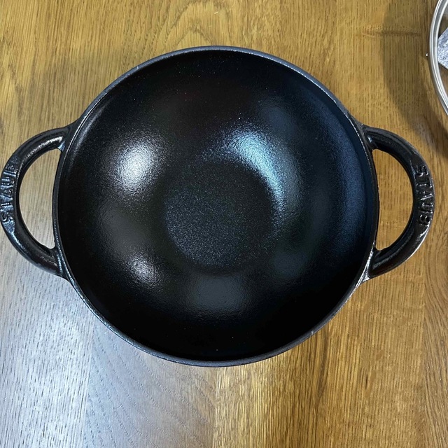 STAUB(ストウブ)の新品16cmストウブ ベビーウォック グレー　staub ココット　Black インテリア/住まい/日用品のキッチン/食器(鍋/フライパン)の商品写真