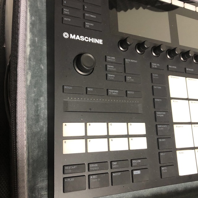 Native Instruments MASCHINE MK3 ガイドブック付き 楽器のDTM/DAW(MIDIコントローラー)の商品写真