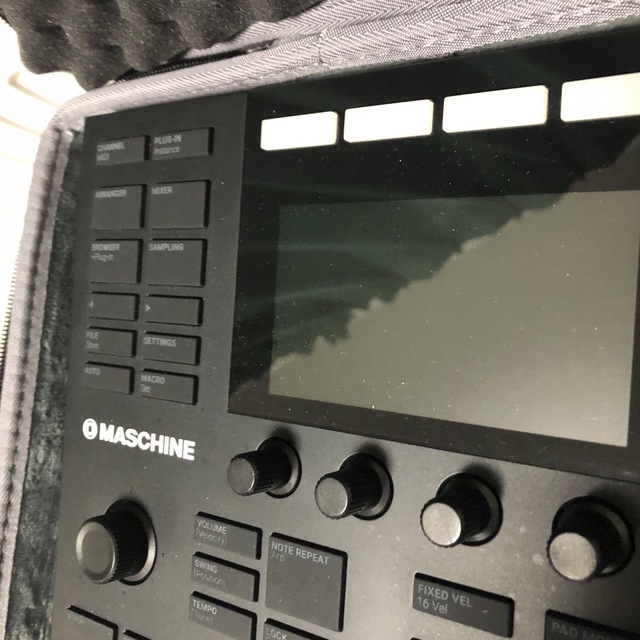 Native Instruments MASCHINE MK3 ガイドブック付き 3