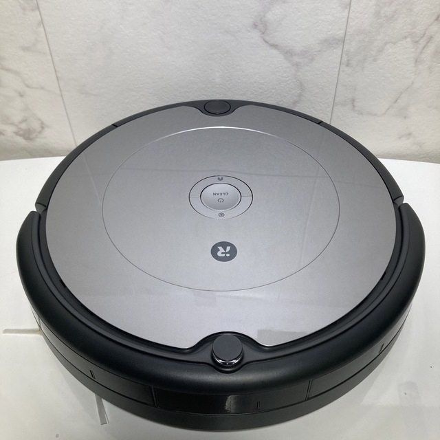 iRobot(アイロボット)のiRobot ルンバ694 使用回数15回の美品！　予備フィルター、エッジブラシ スマホ/家電/カメラの生活家電(掃除機)の商品写真