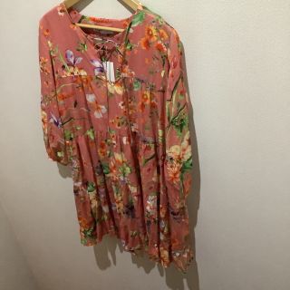 ザラ(ZARA)のZARA 花柄ワンピース　サイズM タグ付　新品　ザラ　ピンク系　フラワーリボン(ひざ丈ワンピース)