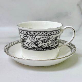 ウェッジウッド(WEDGWOOD)の【美品】Wedgwood コントラスト フロレンティーン カップ＆ソーサー(グラス/カップ)