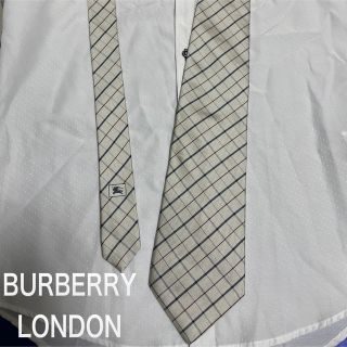 バーバリー(BURBERRY)のバーバリーロンドン　ネクタイ【未使用に近い】チェック柄　光沢　厚手　紋章(ネクタイ)