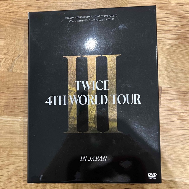 TWICE(トゥワイス)のTWICE　4TH　WORLD　TOUR‘III’IN　JAPAN（初回限定盤） エンタメ/ホビーのDVD/ブルーレイ(ミュージック)の商品写真