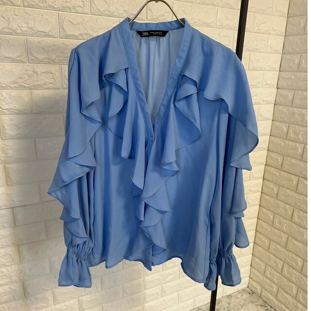 ZARA(ザラ)のZARAフリルシフォンブラウス レディースのトップス(シャツ/ブラウス(長袖/七分))の商品写真