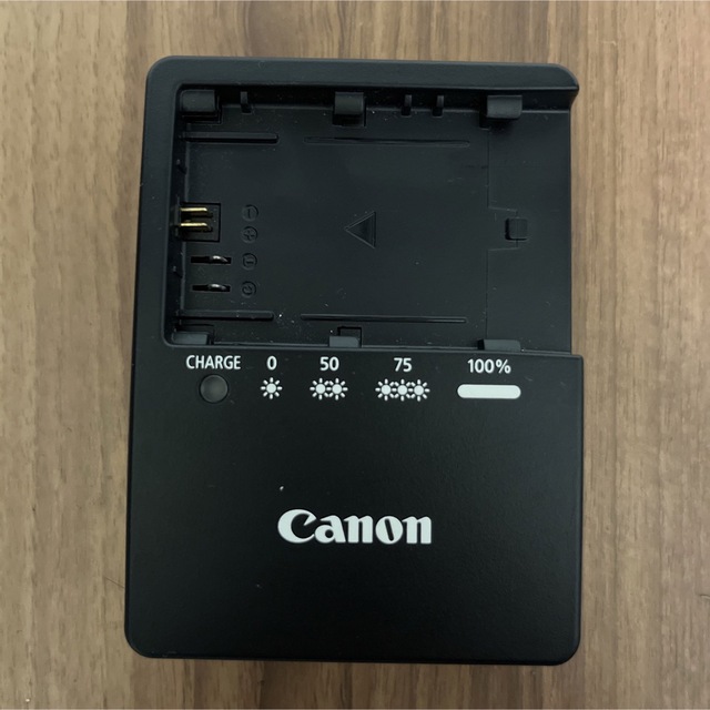 Canon(キヤノン)の【純正品】キヤノン Canon LC-E6 [バッテリーチャージャー] スマホ/家電/カメラのスマートフォン/携帯電話(バッテリー/充電器)の商品写真