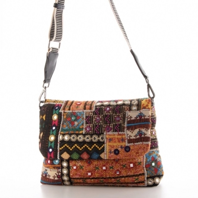 DESIGUAL(デシグアル)の新品✨定価15,900円　デシグアル　お洒落 ショルダーバッグ 　大特価‼️ レディースのバッグ(ショルダーバッグ)の商品写真