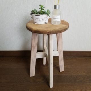 ハンドメイドスツール　中　椅子　茶　ホワイト　おしゃれ　木製　花台　観葉植物(家具)