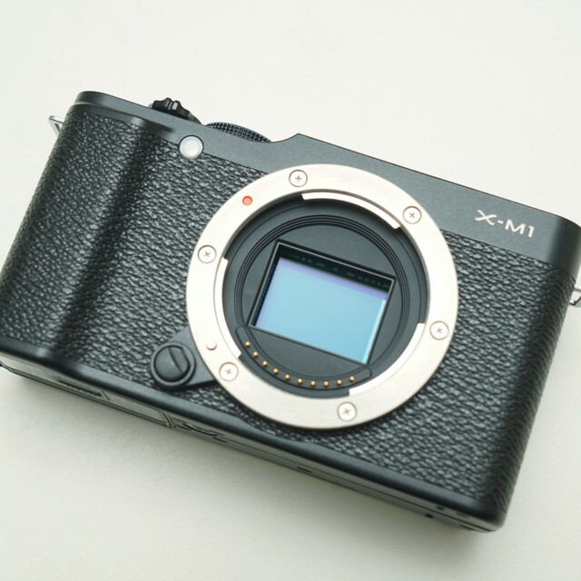 富士フイルム(フジフイルム)のFUJIFILM X-M1 ボディ スマホ/家電/カメラのカメラ(ミラーレス一眼)の商品写真