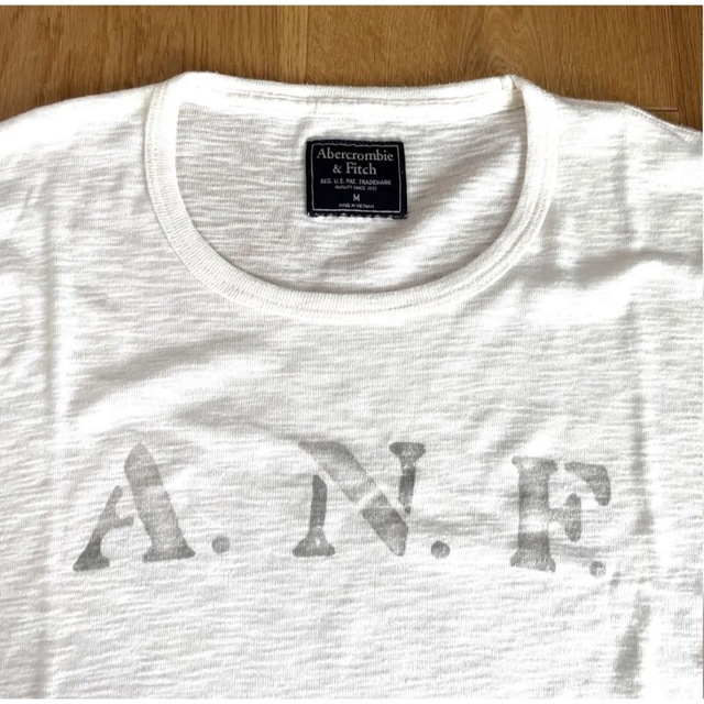 Abercrombie&Fitch(アバクロンビーアンドフィッチ)のアバクロ　Tシャツ　半袖　超美品 メンズのトップス(Tシャツ/カットソー(半袖/袖なし))の商品写真