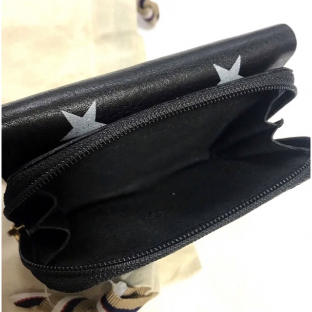 IL BISONTE(イルビゾンテ)のイルビゾンテ  財布　ブラック　黒　星柄　日本限定　コンパクト財布 レディースのファッション小物(財布)の商品写真