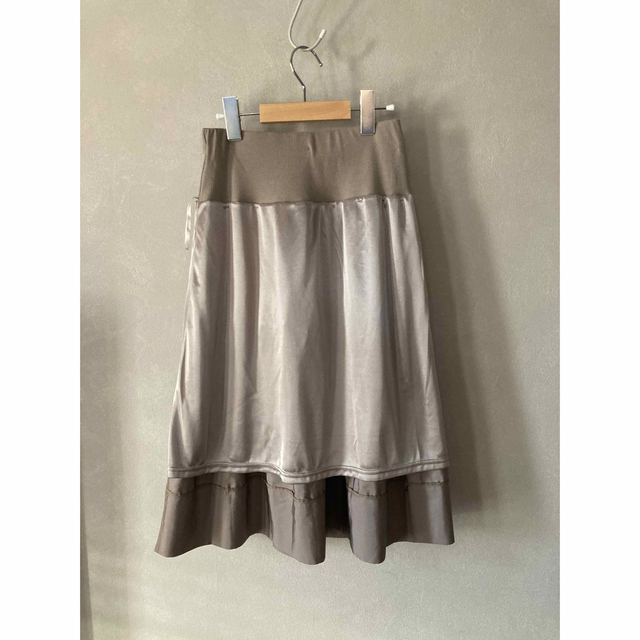 韓国ファッション 通販 タックスカート フレアスカート カーキ レディースのスカート(ひざ丈スカート)の商品写真