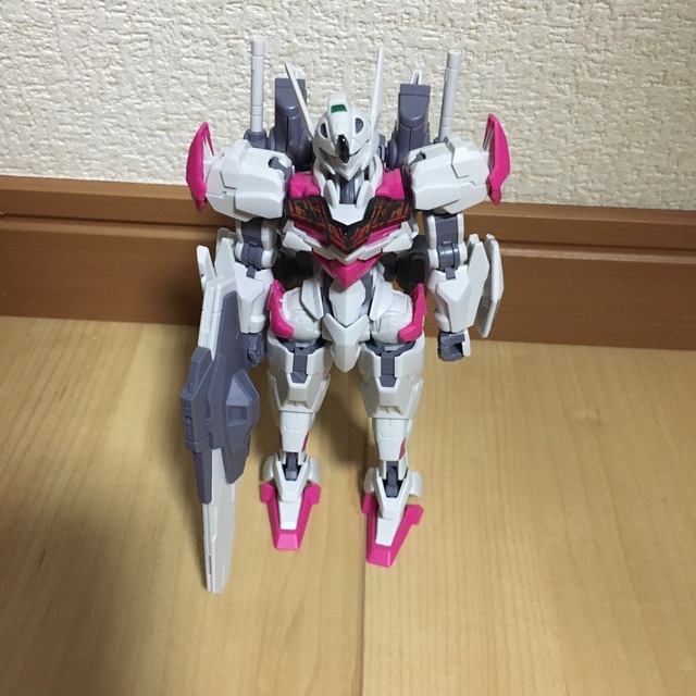 High Grade（BANDAI）(ハイグレード)のガンダムルブリス　完成品 エンタメ/ホビーのおもちゃ/ぬいぐるみ(模型/プラモデル)の商品写真