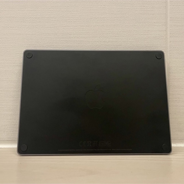 Apple(アップル)のMagic Trackpad - ブラック（Multi-Touch対応） スマホ/家電/カメラのPC/タブレット(PC周辺機器)の商品写真