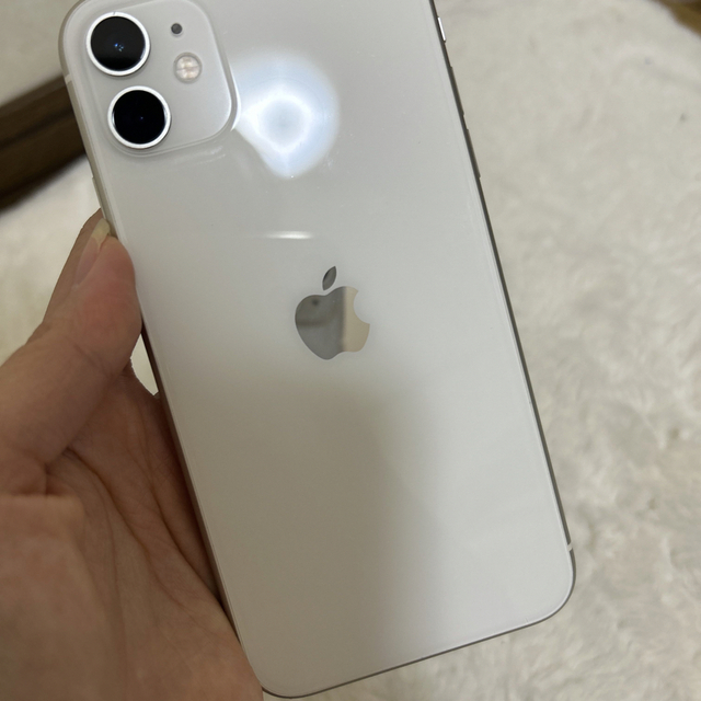 iPhone(アイフォーン)のiPhone11 本体のみ スマホ/家電/カメラのスマートフォン/携帯電話(スマートフォン本体)の商品写真