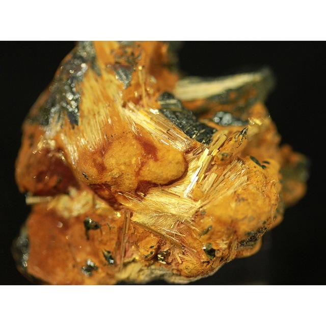 天然原石 タイチン太陽ゴールドルチル原石結晶 太針金紅石 放射ルチル /約34g