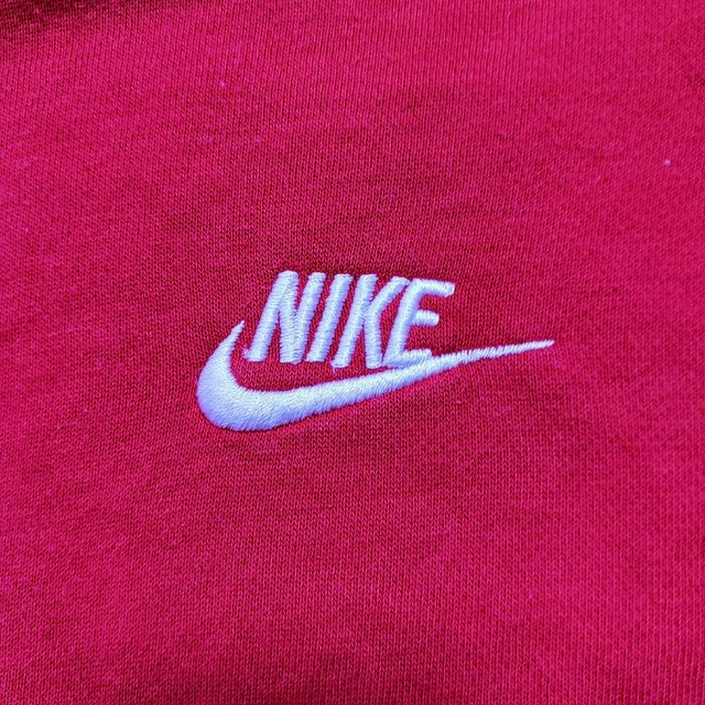 希少　NIKE　ナイキ　赤　スウェット　メンズ　Mサイズ　ワンポイント刺繍ロゴ