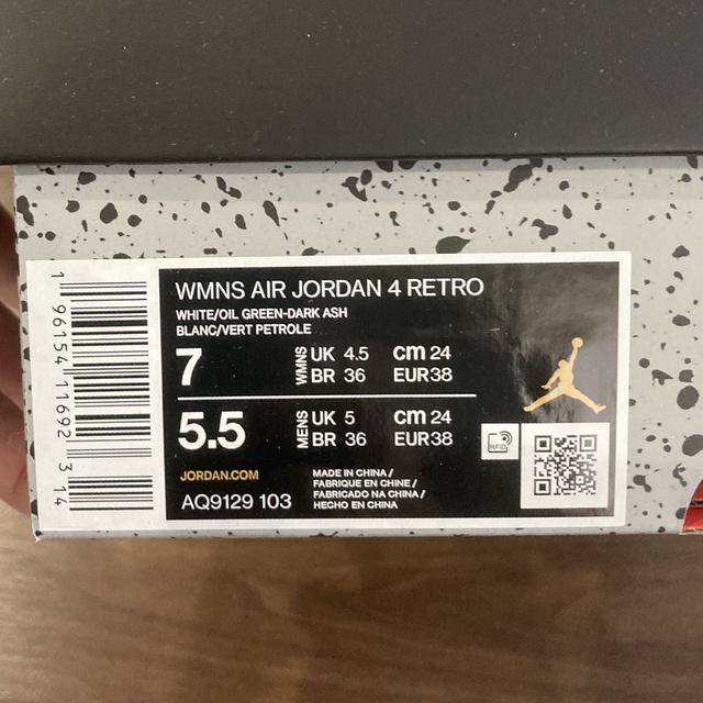 Jordan Brand（NIKE）(ジョーダン)の24.0cm Nike WMNS Air Jordan 4 RETRO レディースの靴/シューズ(スニーカー)の商品写真