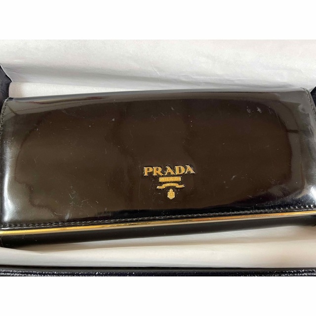 PRADA(プラダ)の【最終価格‼️】PRADA長財布　箱、カード付き レディースのファッション小物(財布)の商品写真