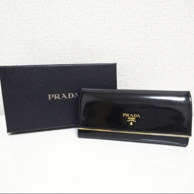 PRADA(プラダ)の【最終価格‼️】PRADA長財布　箱、カード付き レディースのファッション小物(財布)の商品写真