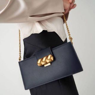 チャールズアンドキース(Charles and Keith)の【新品】CHARLES & KEITH エンベリッシュド フォンポーチ(ショルダーバッグ)