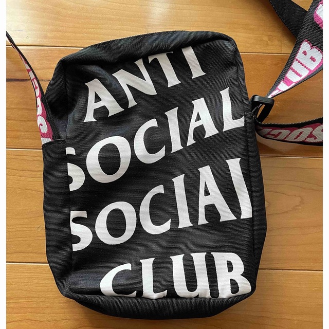 ANTI SOCIAL SOCIAL CLUB(アンチソーシャルソーシャルクラブ)のANTISOCIAL SOCIAL CLUB バック メンズのバッグ(ショルダーバッグ)の商品写真