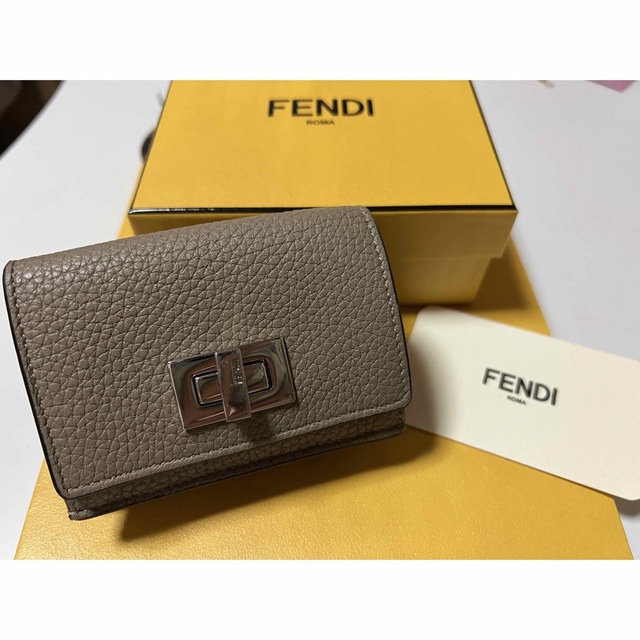 FENDI フェンディ セレリア　マイクロ　三つ折り財布　ピーカブー　正規品