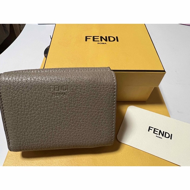 FENDI ピーカブー　マイクロ　三つ折り財布