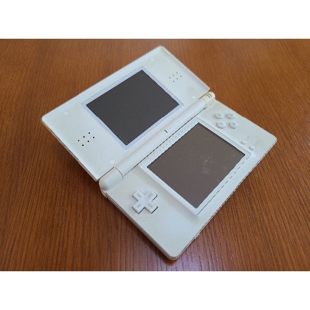 ニンテンドーDS(ニンテンドーDS)のNintendo DS Lite クリスタルホワイト【ジャンク扱い・付属品無し】 エンタメ/ホビーのゲームソフト/ゲーム機本体(携帯用ゲーム機本体)の商品写真