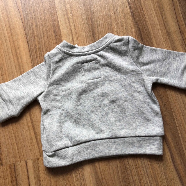 babyGAP(ベビーギャップ)の新品・未使用　babyGAP トップス キッズ/ベビー/マタニティのベビー服(~85cm)(トレーナー)の商品写真