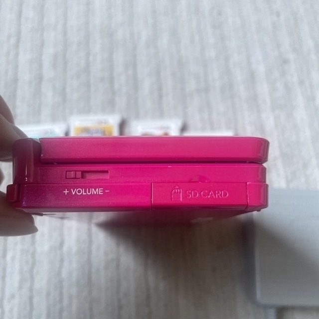 ニンテンドー3DS ピンク ソフト付き  エンタメ/ホビーのゲームソフト/ゲーム機本体(携帯用ゲーム機本体)の商品写真