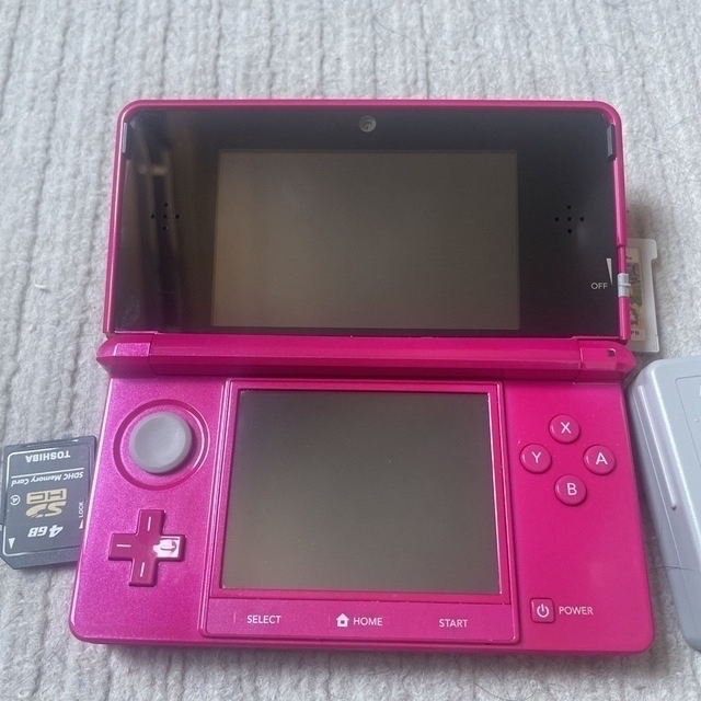 ニンテンドー3DS ピンク ソフト付き  エンタメ/ホビーのゲームソフト/ゲーム機本体(携帯用ゲーム機本体)の商品写真